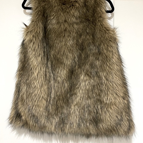 Merona like new Faux Fur vest - Picture 2 of 4
